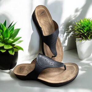 Dansko Priya Women's Size EU 37/US 6.5 black embossed leather Dress Thong Sandal